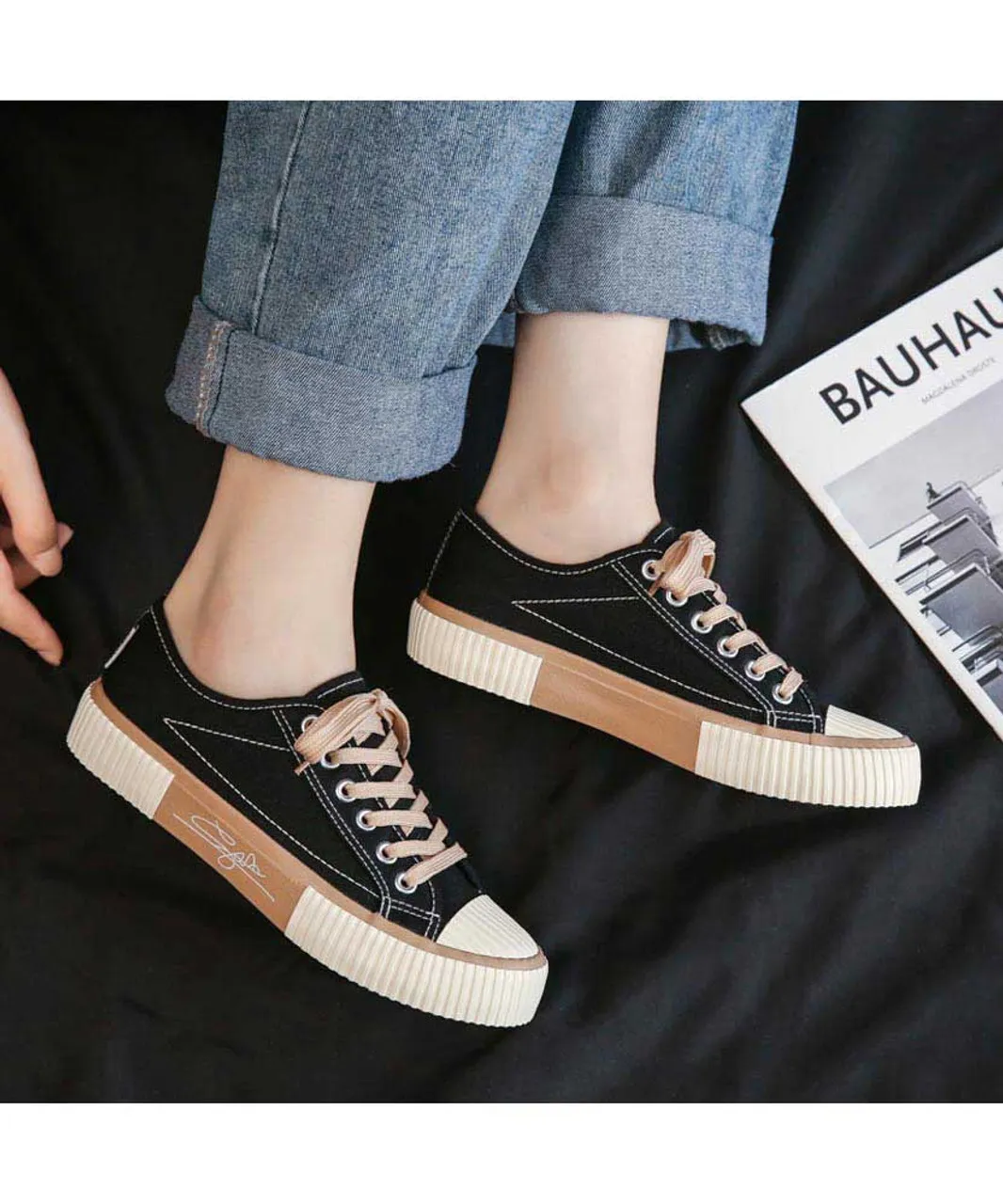 Black signature print lace up canvas shoe sneaker