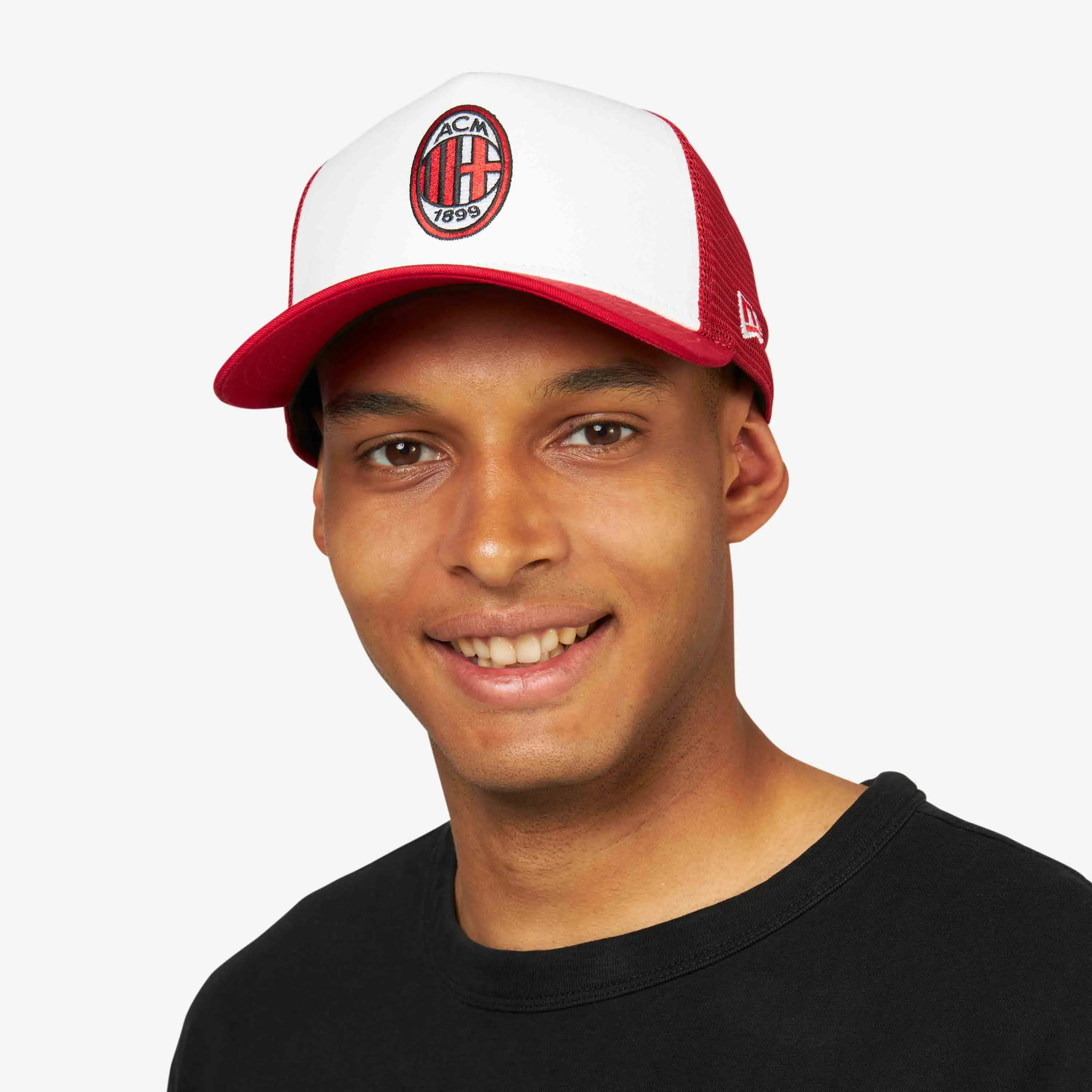 CAPPELLINO TRUCKER NEW ERA X AC MILAN CON LOGO