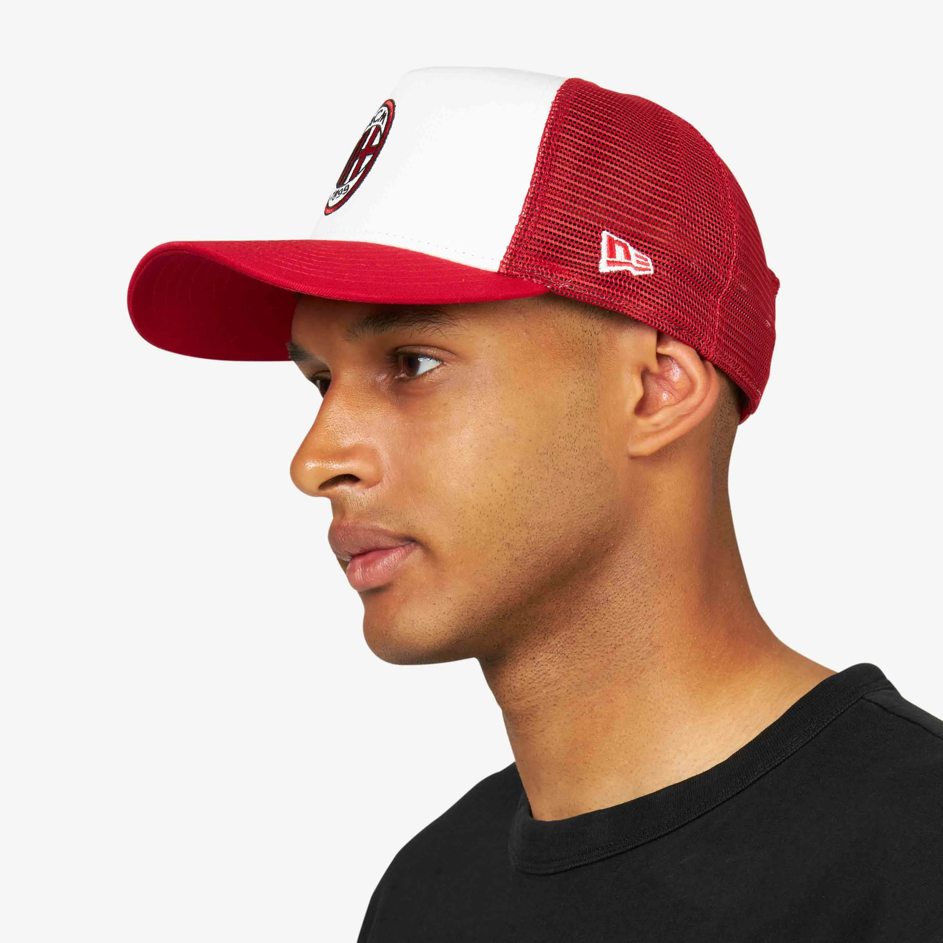 CAPPELLINO TRUCKER NEW ERA X AC MILAN CON LOGO