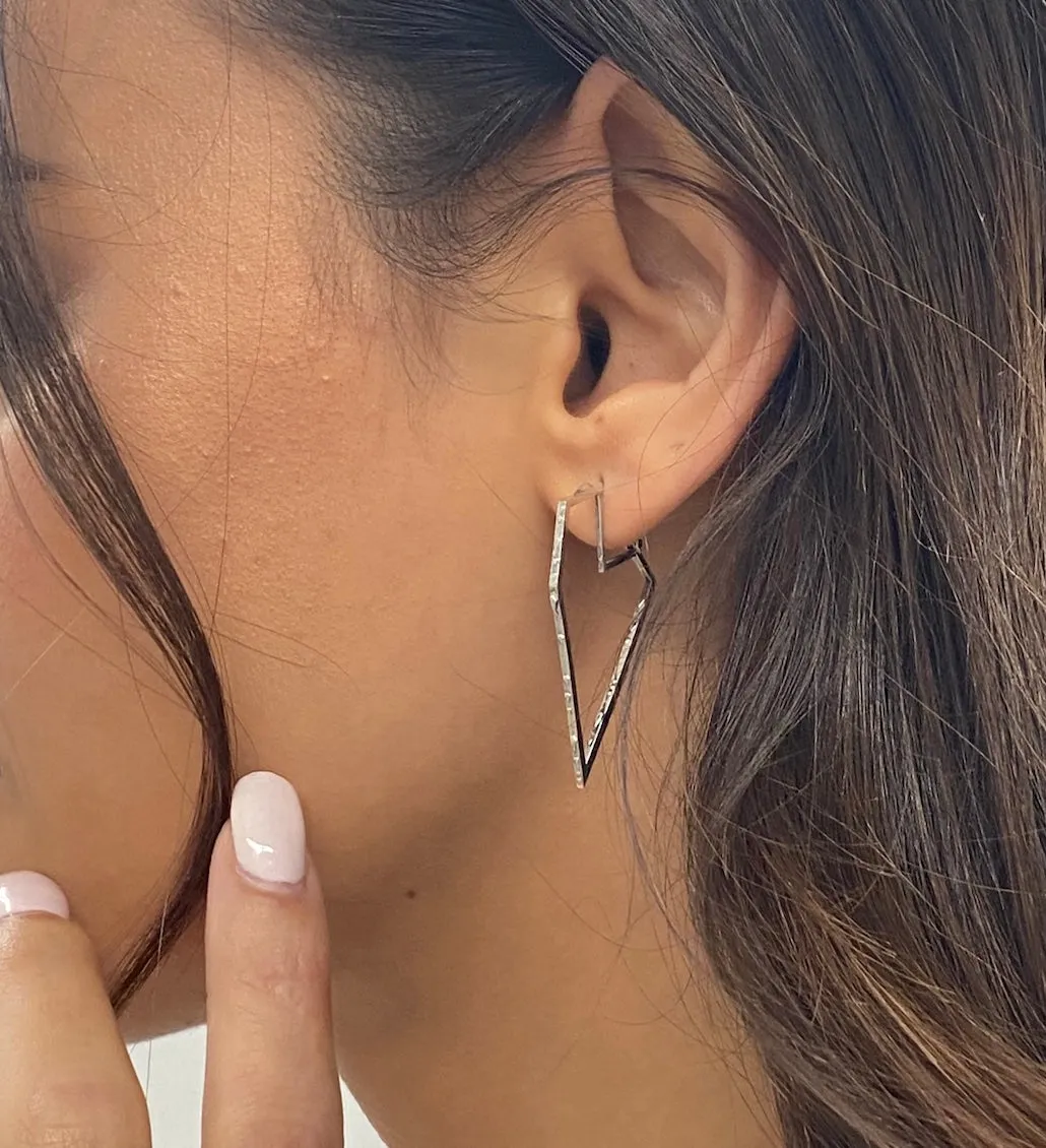 DIAMOND-SHAPED HOOPS