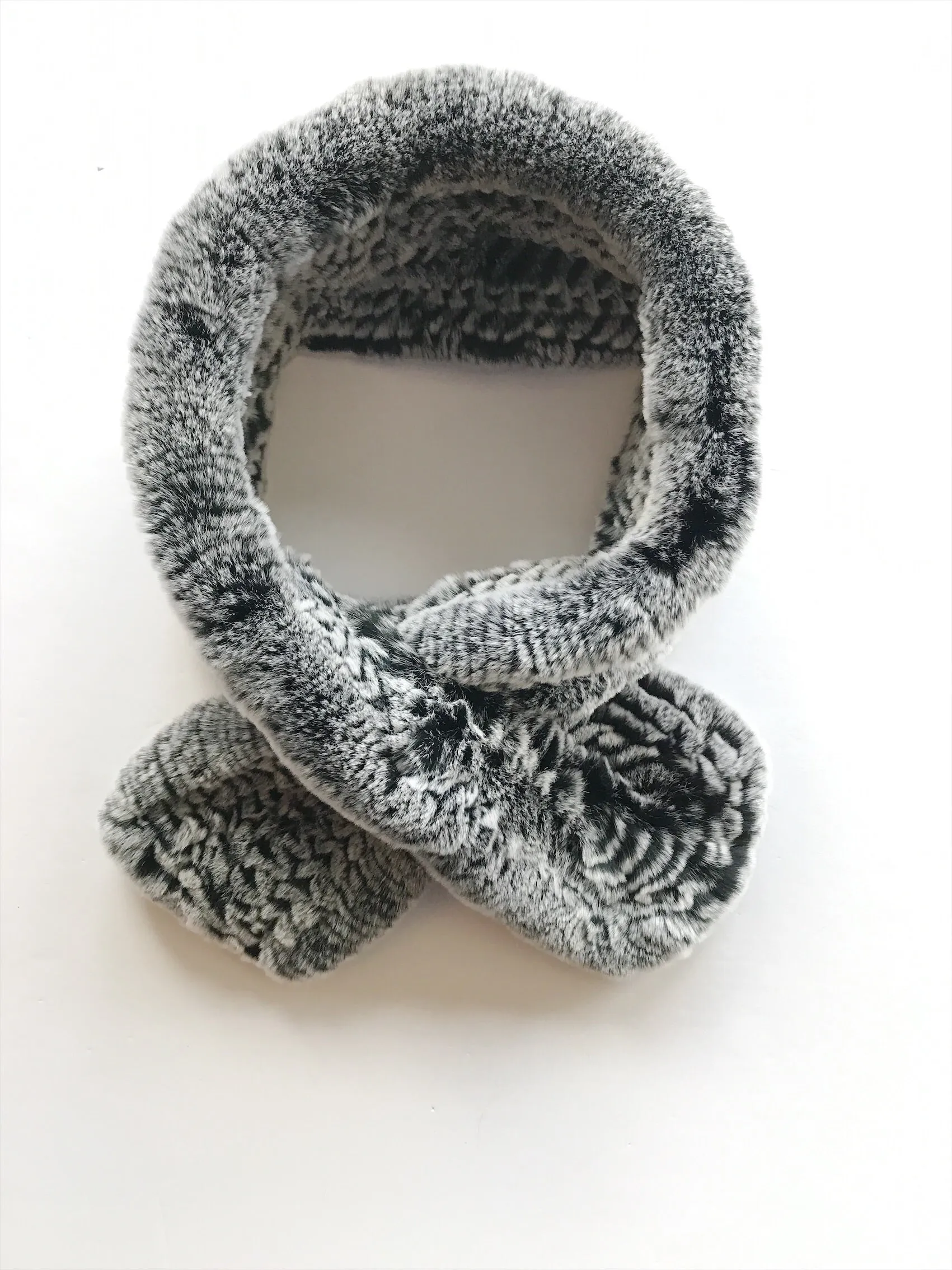 Furry Scarf -salt and pepper