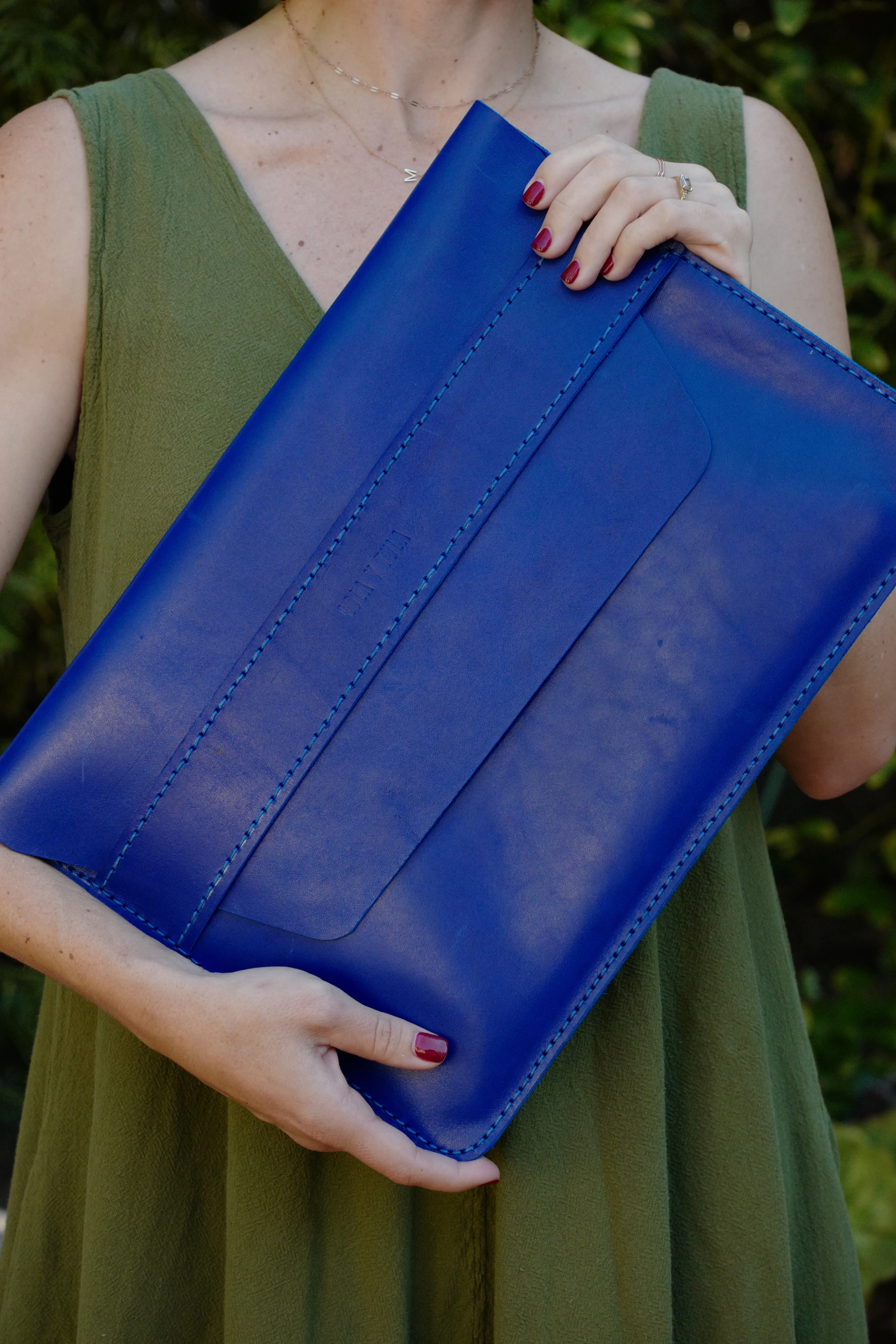 LEATHER LAPTOP SLEEVE// AZUL REY