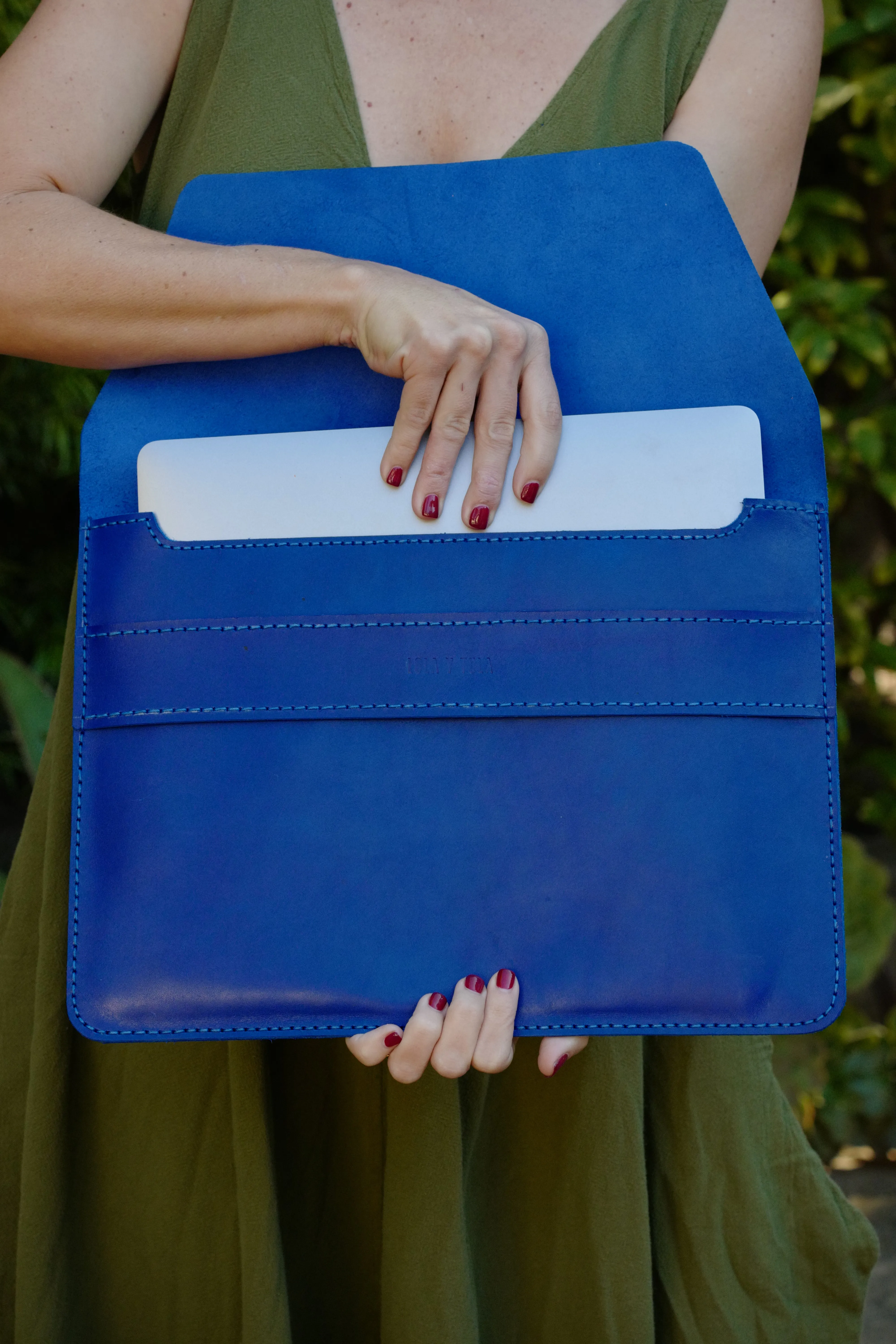 LEATHER LAPTOP SLEEVE// AZUL REY