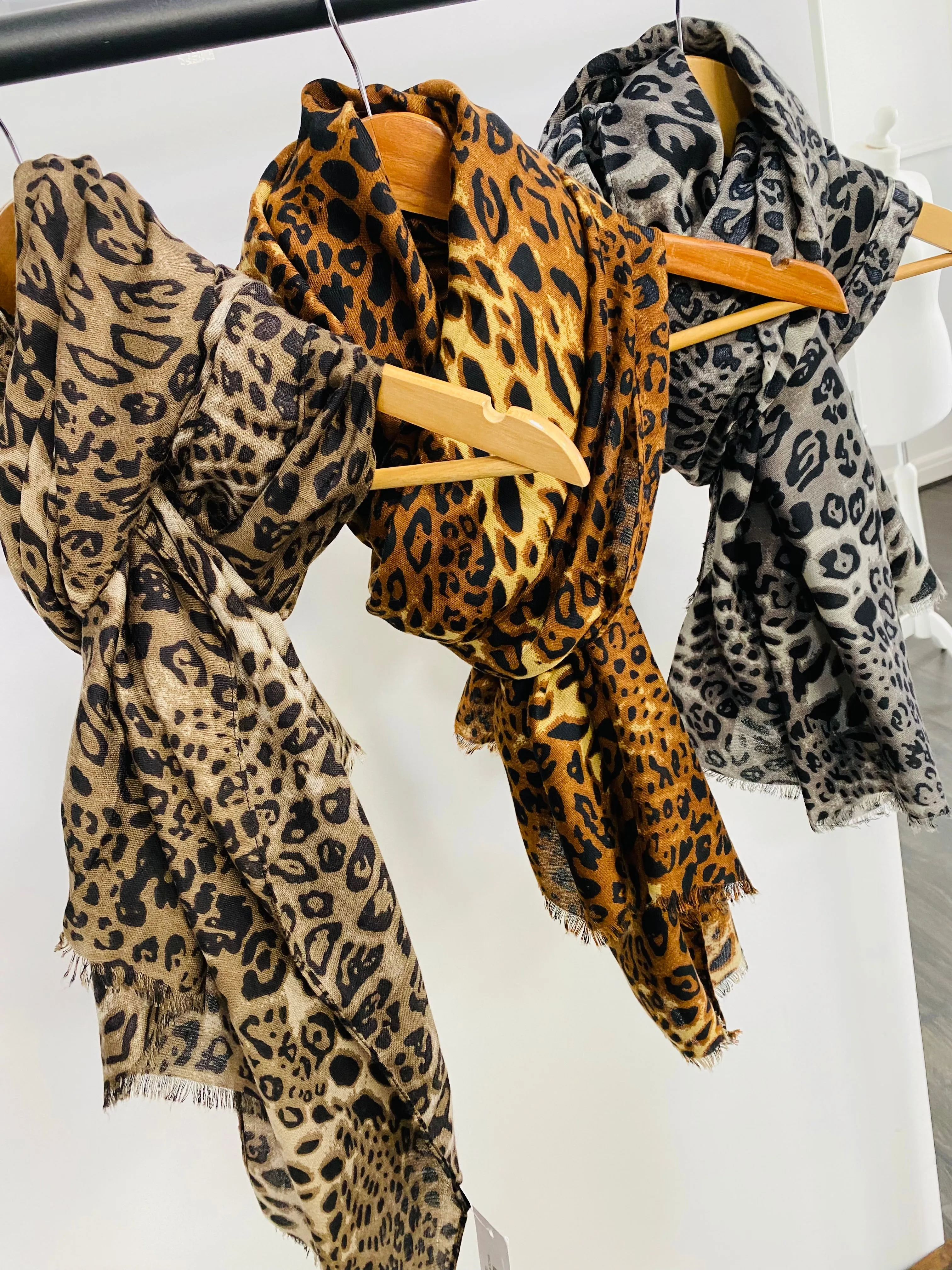 NESSA - Fine Animal Print Scarf