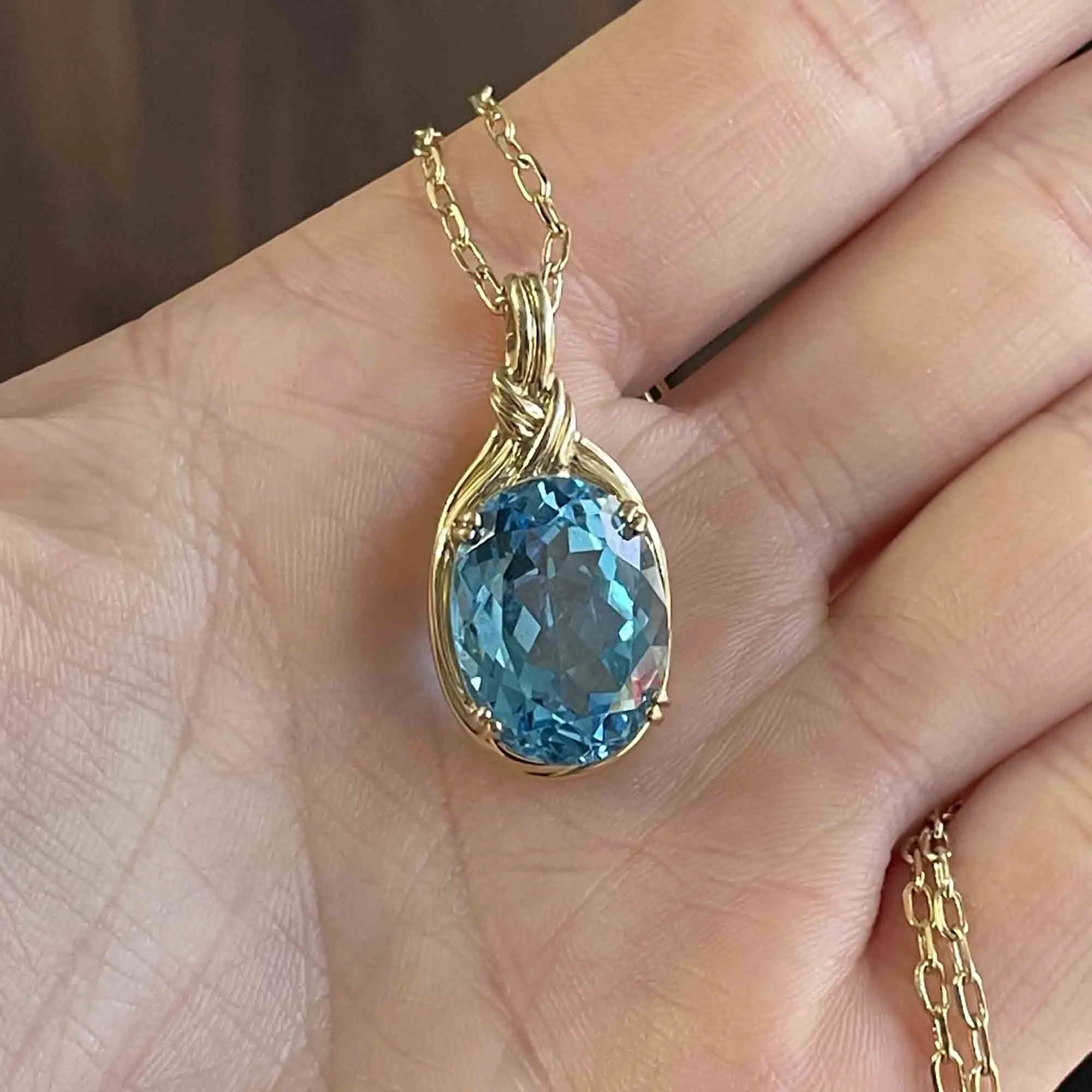 Vintage 10K Gold Knot Blue Topaz Pendant Necklace